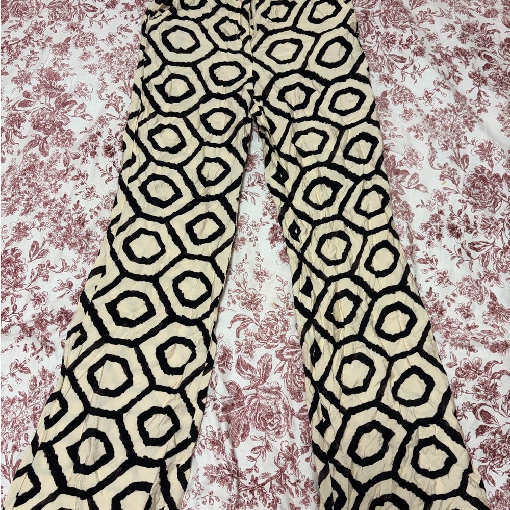 Sincerely Jules Black and Cream Patterned Pants